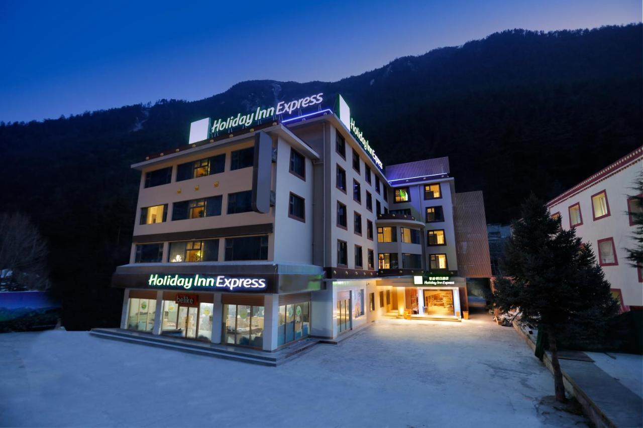 Holiday Inn Express Jiuzhaigou,Only 600 Meters To Jiuzhaigou Park By Ihg Exterior foto