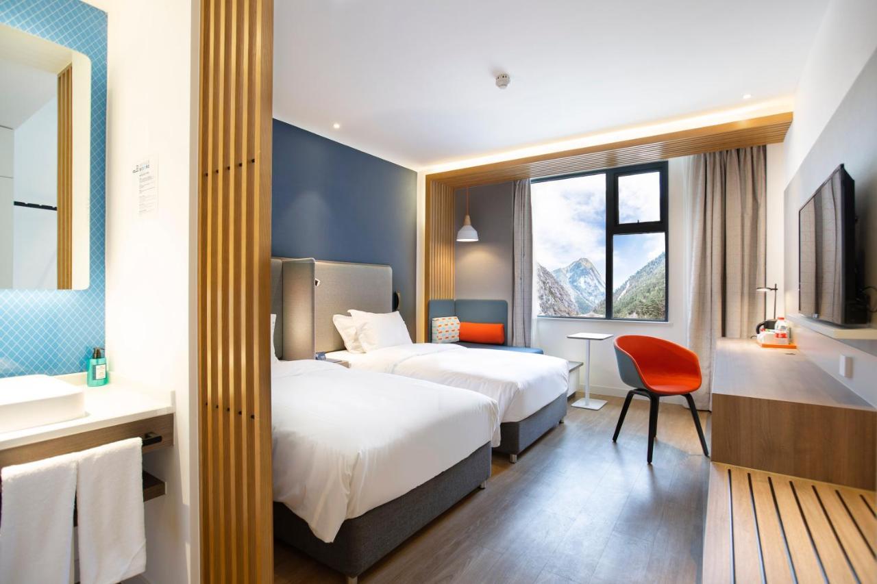 Holiday Inn Express Jiuzhaigou,Only 600 Meters To Jiuzhaigou Park By Ihg Exterior foto